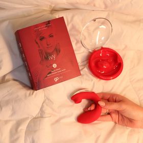 Vibrador e Estimulador de Clitóris (Sugador) Recarregável Go Vibe Ivy